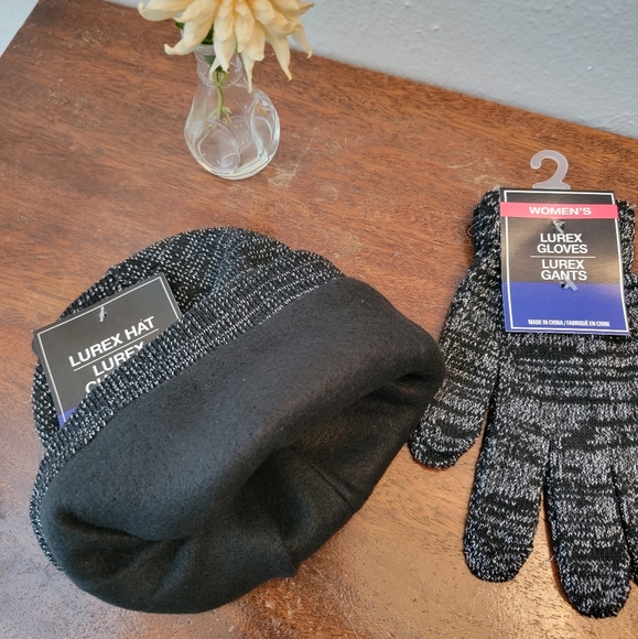 Women's Matching Fleecr Lined Hat & Gloves Black Silver NWT - Picture 3 of 6